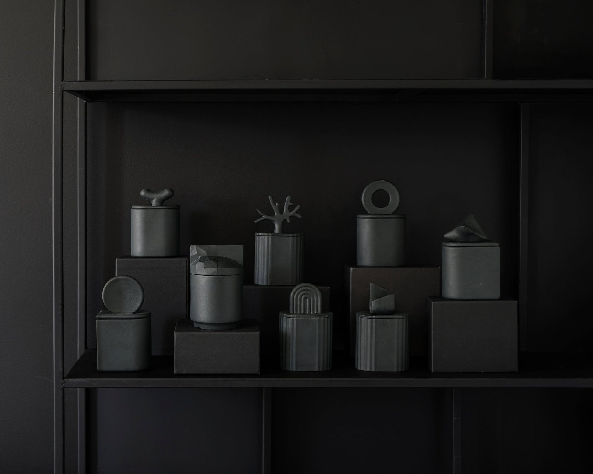 Akebia Graphite Black - Pojemnik z czarnej porcelany - Kyuka Design